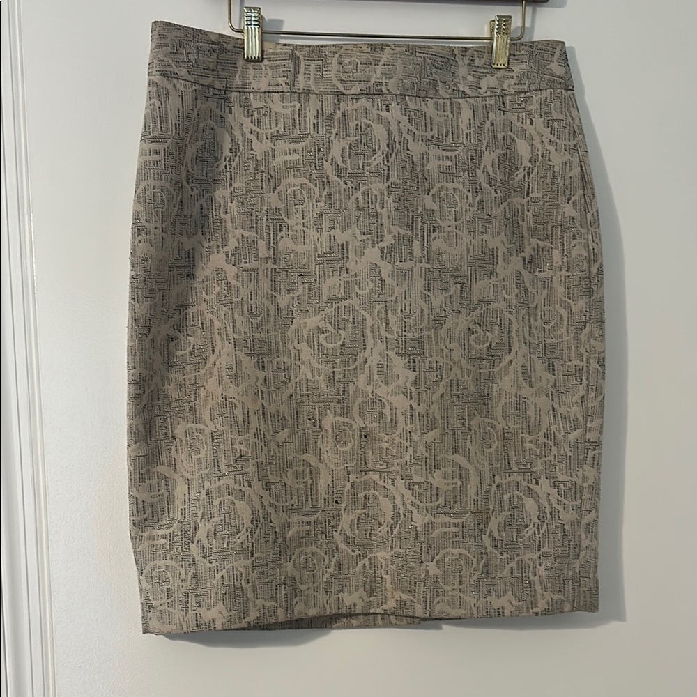 Elegant Beige Patterned Skirt 👏🏽sold👏🏽